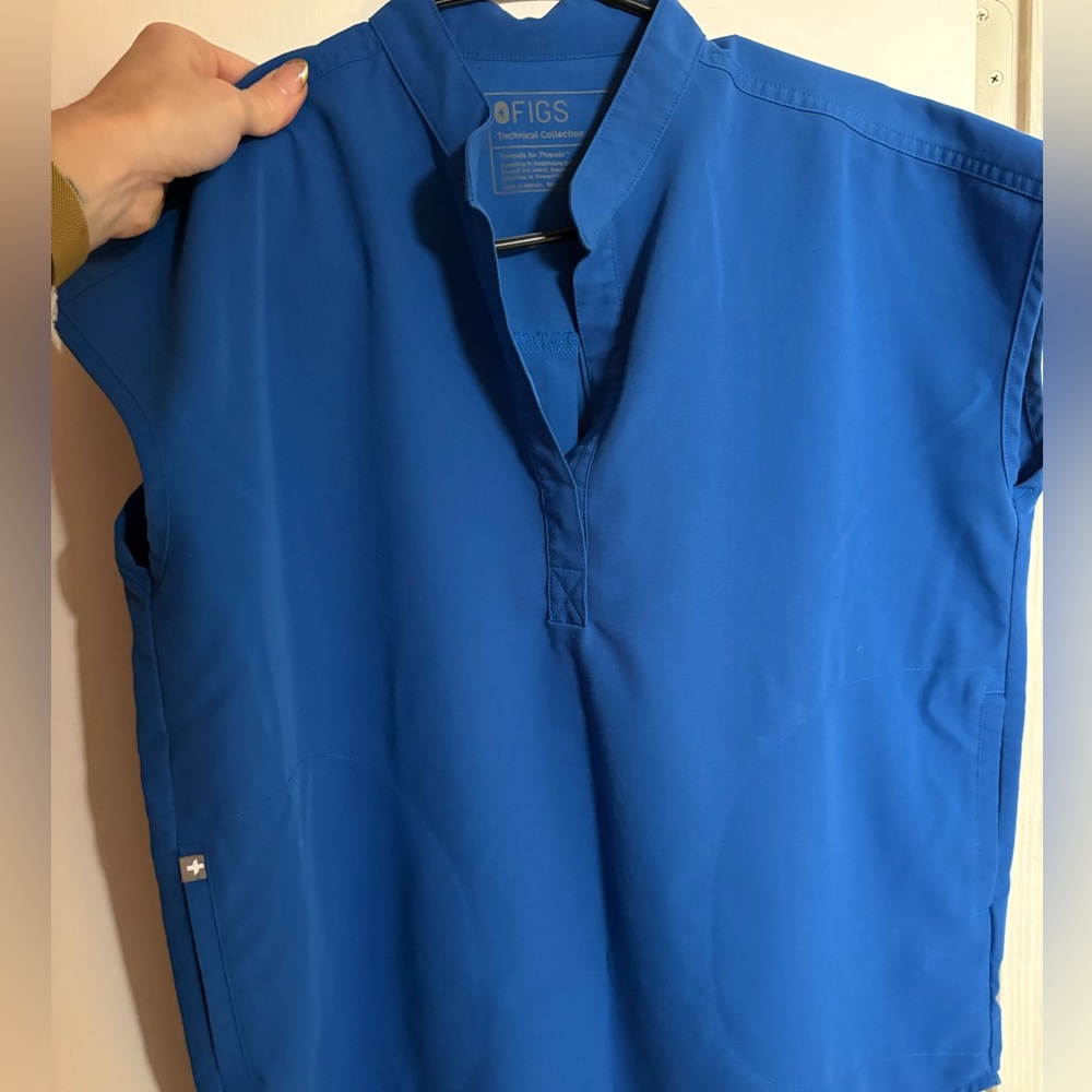 Figs Womens Rafaela Oversized Scrub Top Size small  royal blue